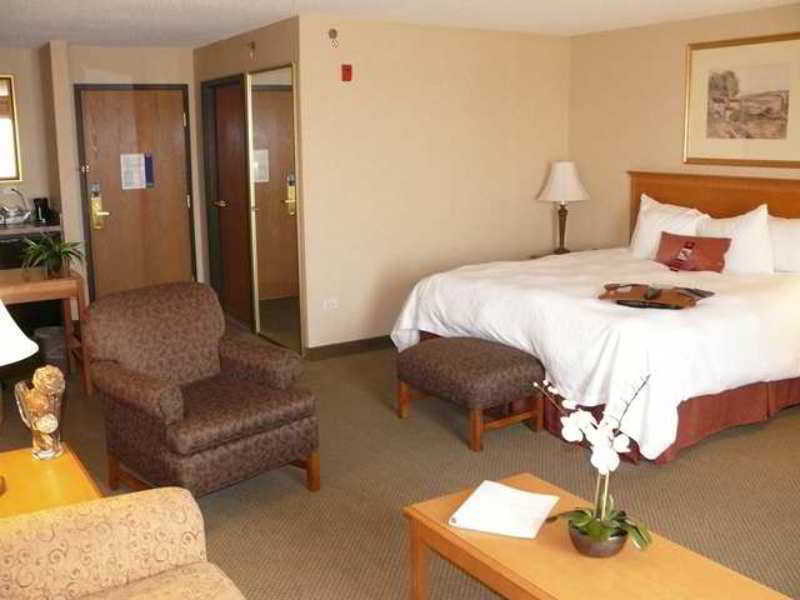 Hampton Inn & Suites Addison Habitación foto